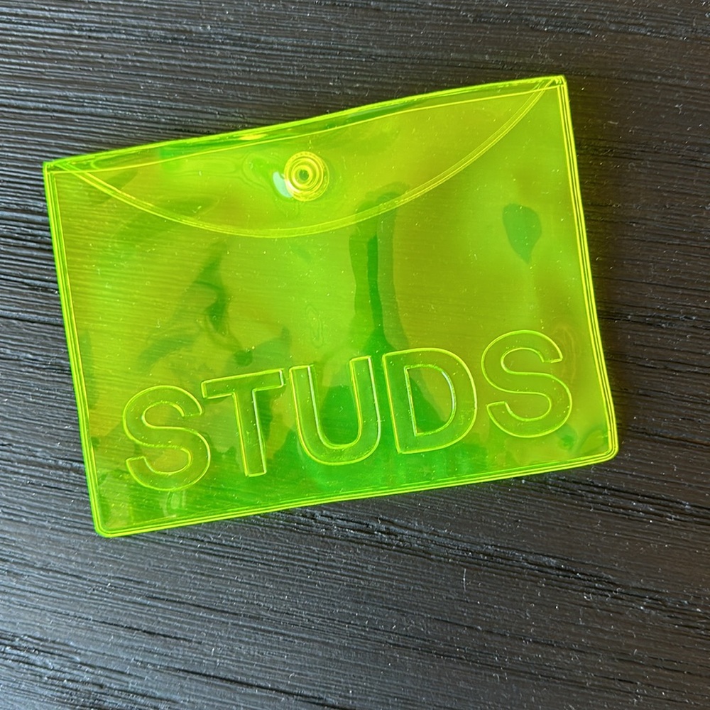 STUDS Pouch